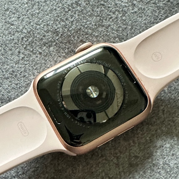 Apple Watch Series 5 GPS + cellular - Picture 4 of 4